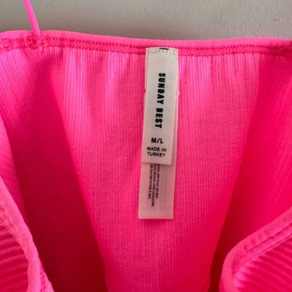 SUNDAY BEST Pink Ribbed Crop Top - Picture 3 of 3